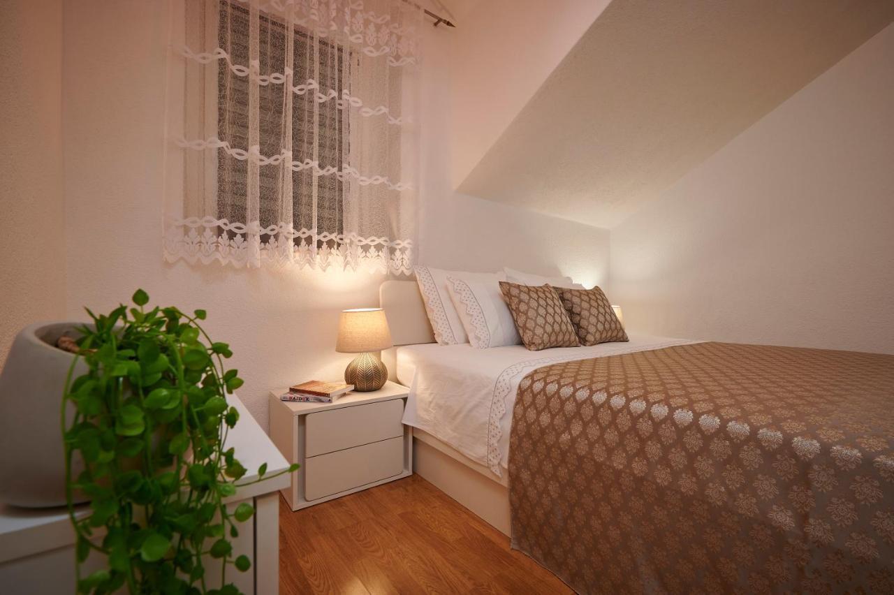 Apartment Ana-Marija トロギール エクステリア 写真